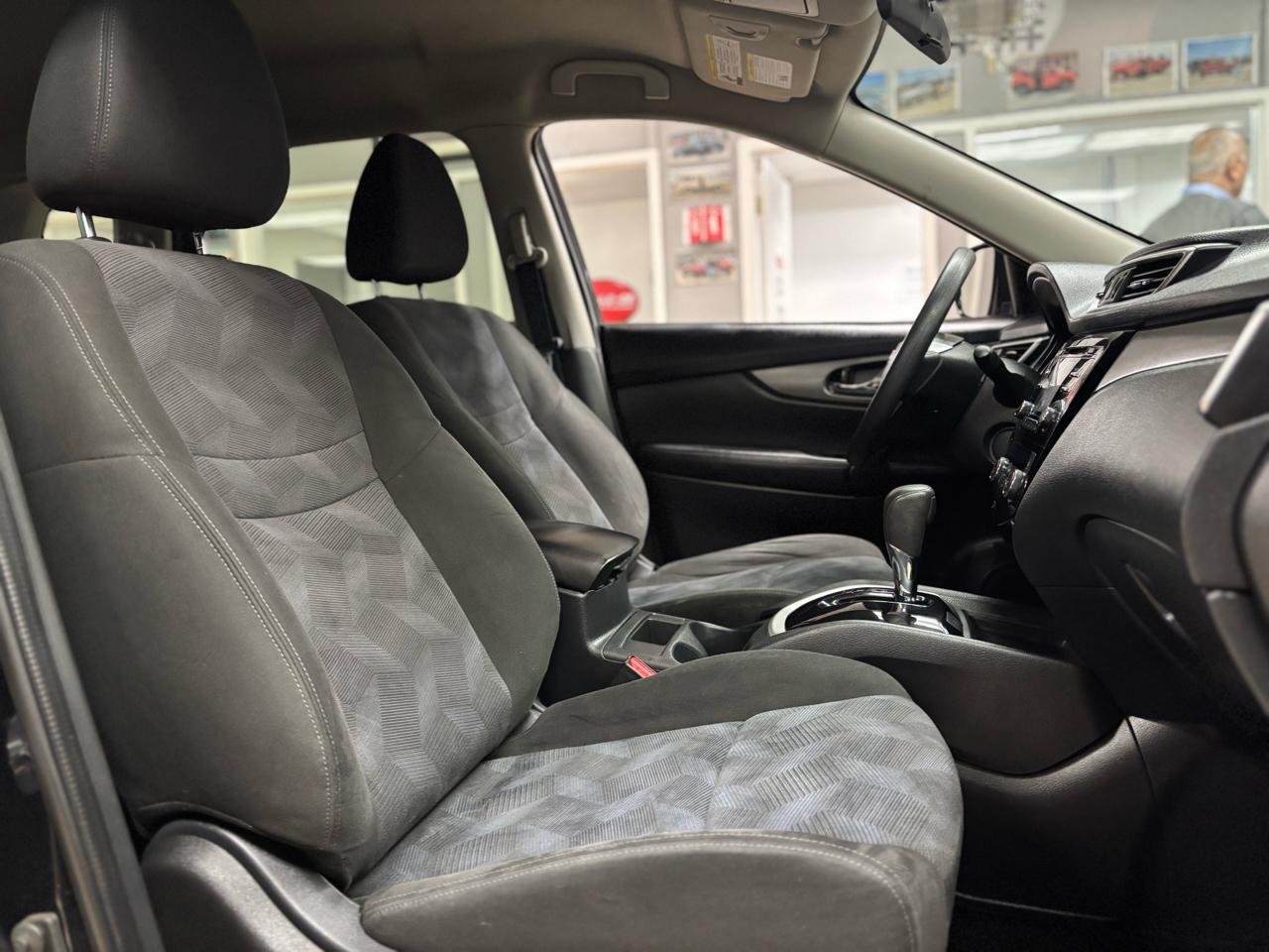 Nissan Rogue AWD 4dr SV 2016