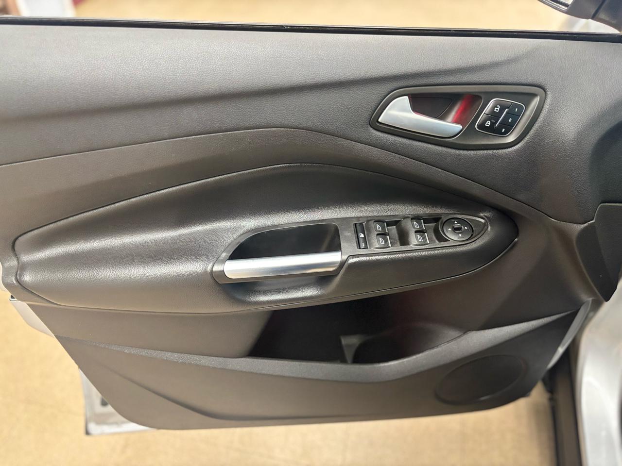 Ford Escape Titanium 4WD 2017