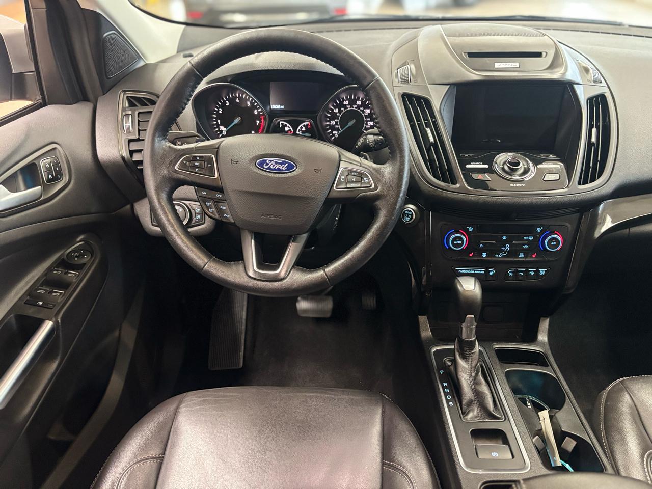 Ford Escape Titanium 4WD 2017