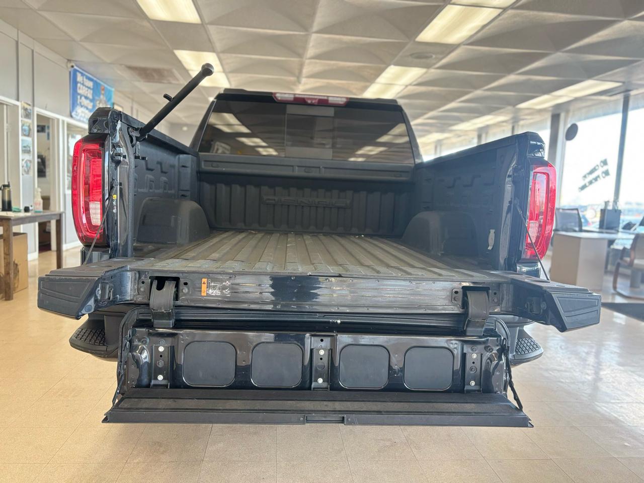 GMC Sierra 1500 4WD Crew Cab 147" Denali 2020