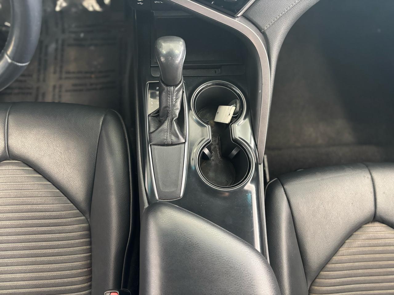 Toyota Camry XLE Auto (Natl) 2019