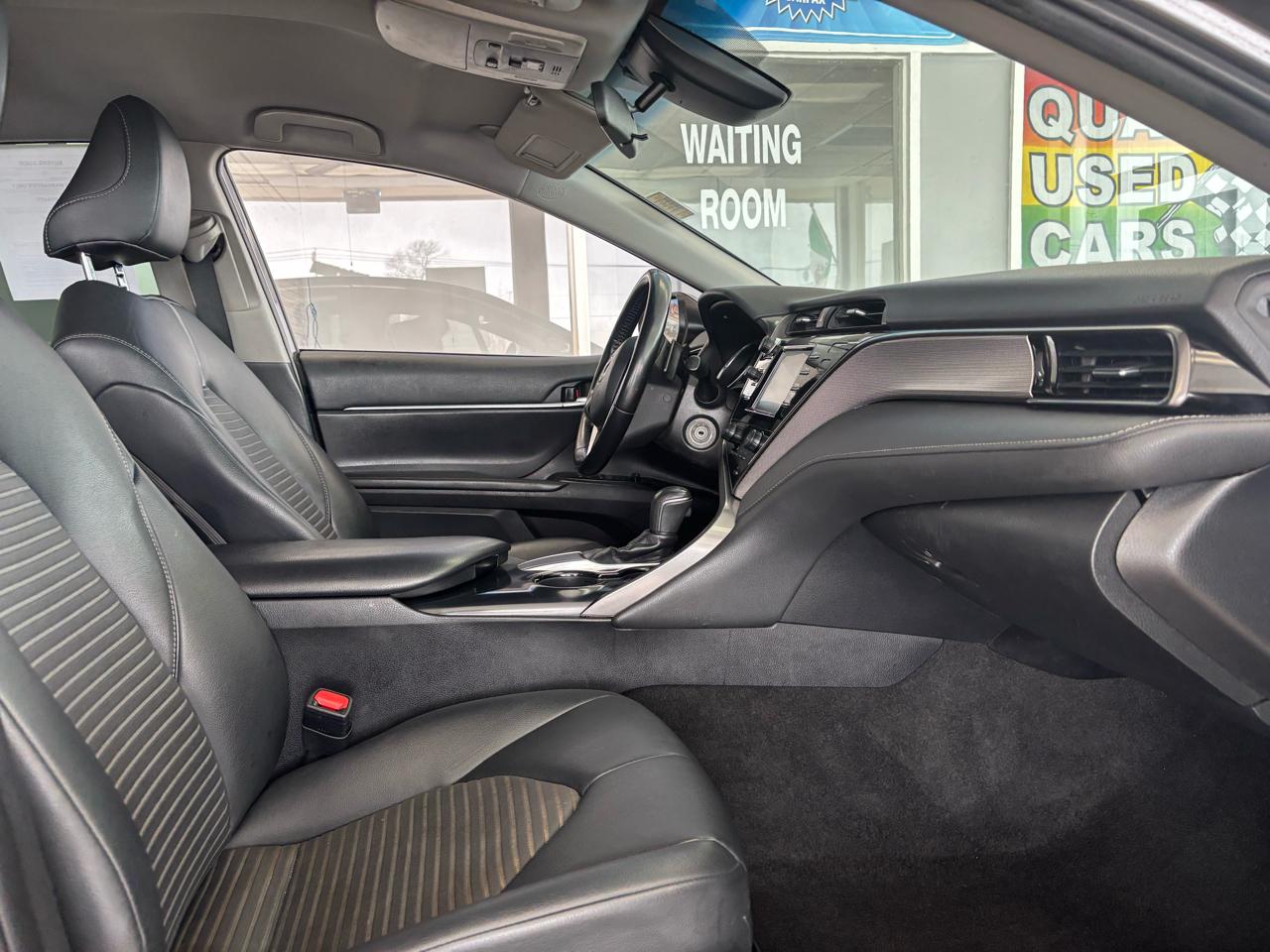 Toyota Camry XLE Auto (Natl) 2019