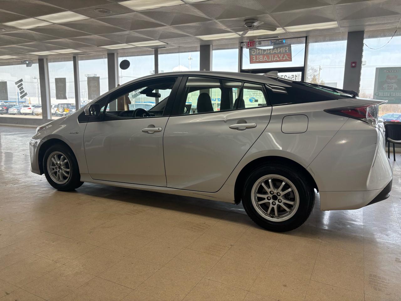 Toyota Prius Three Touring (Natl) 2017