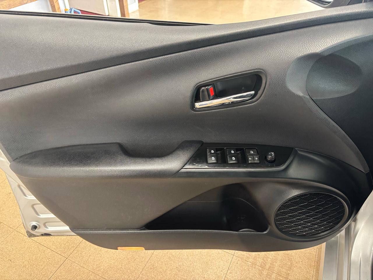 Toyota Prius Three Touring (Natl) 2017