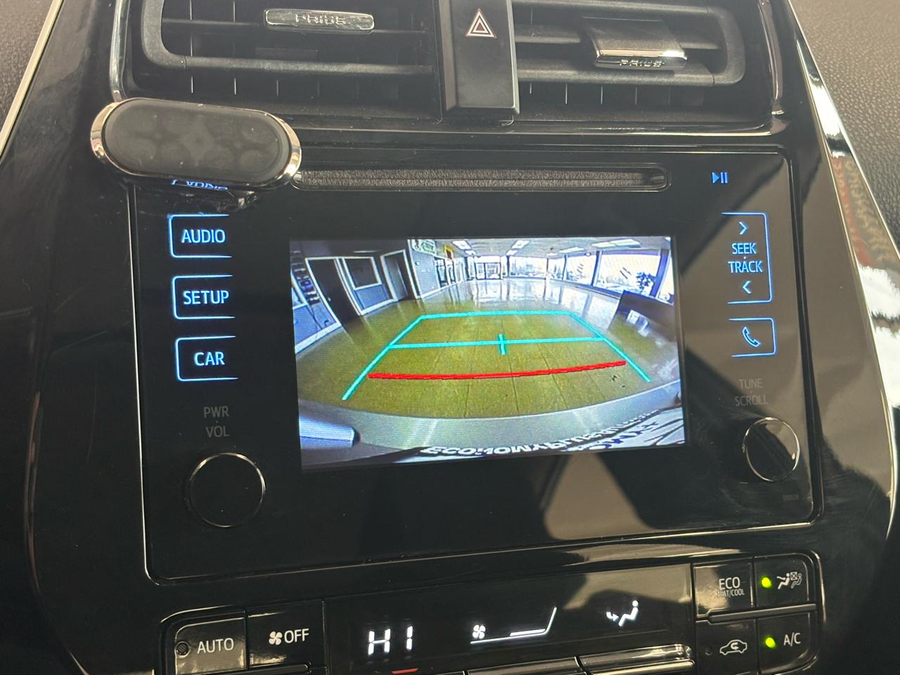 Toyota Prius Three Touring (Natl) 2017