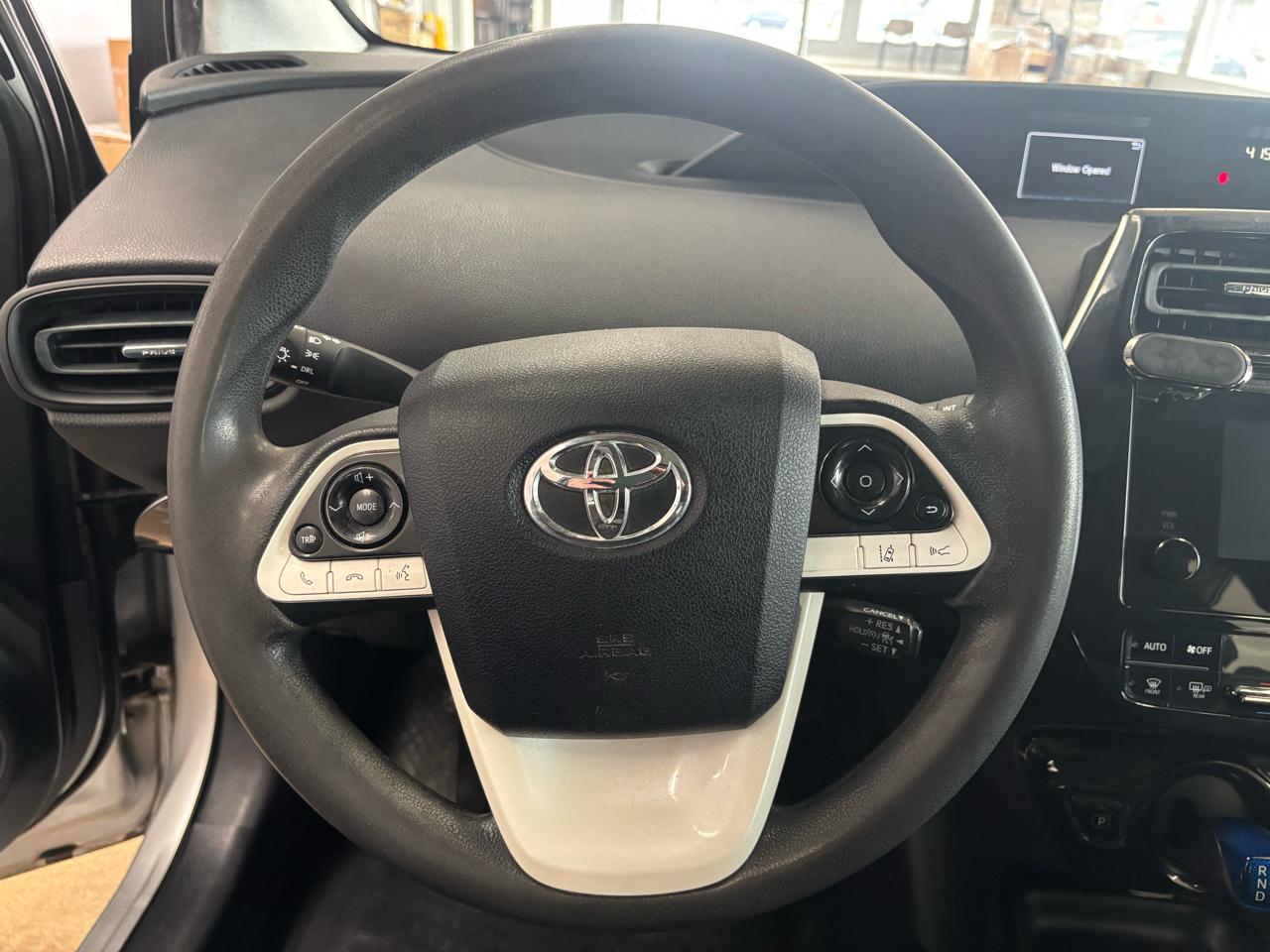 Toyota Prius Three Touring (Natl) 2017