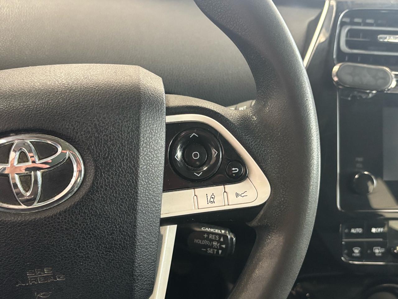 Toyota Prius Three Touring (Natl) 2017