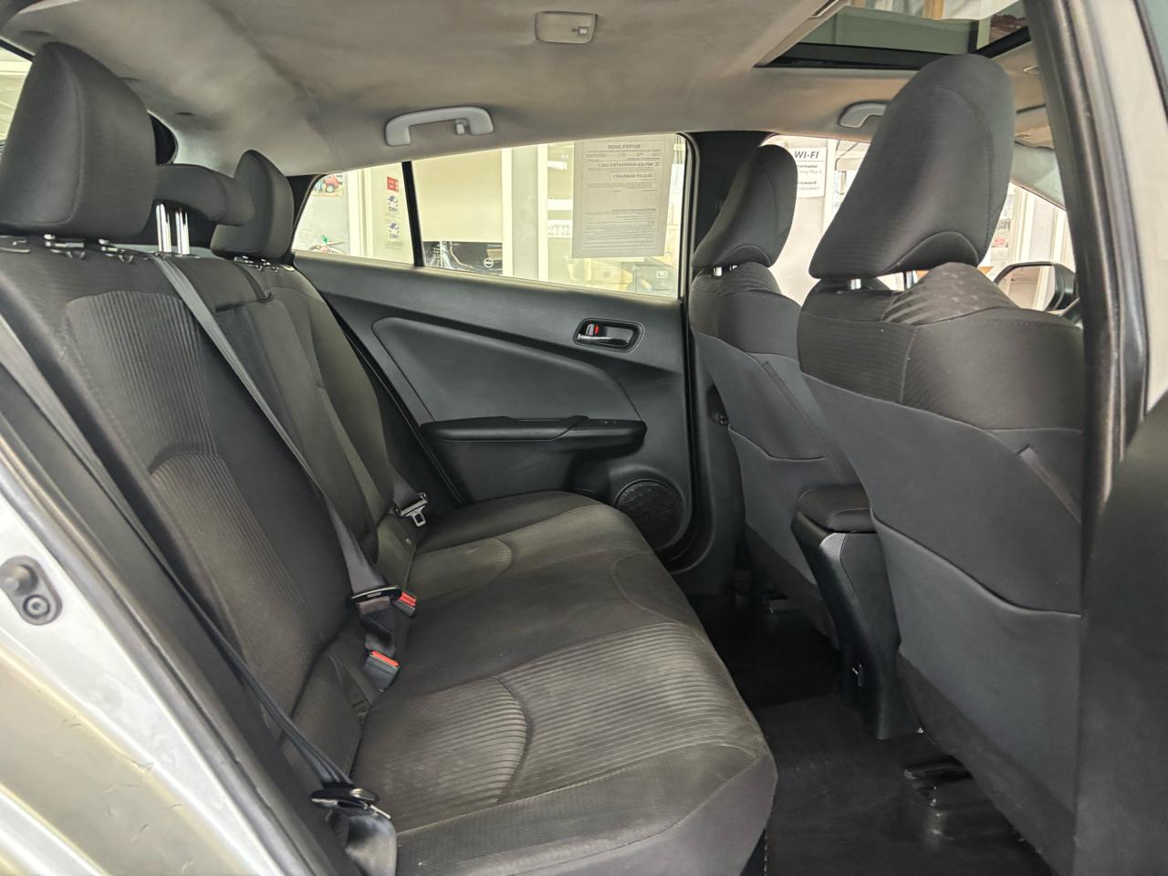 Toyota Prius Three Touring (Natl) 2017