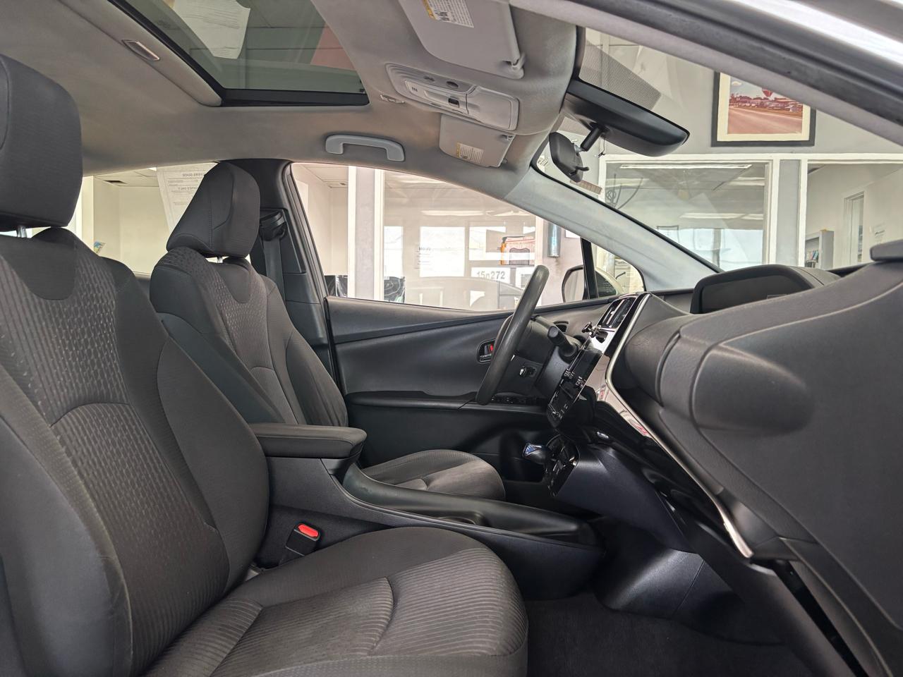 Toyota Prius Three Touring (Natl) 2017