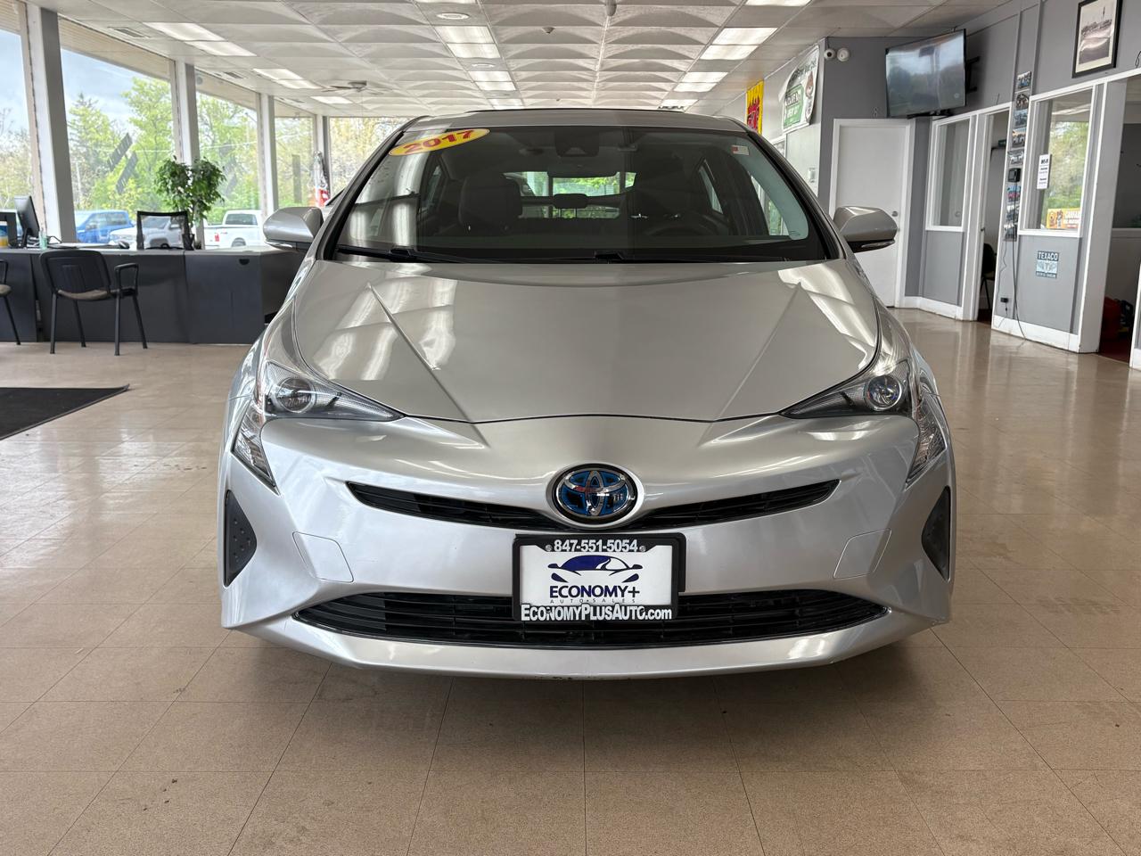 Toyota Prius Two (Natl) 2017