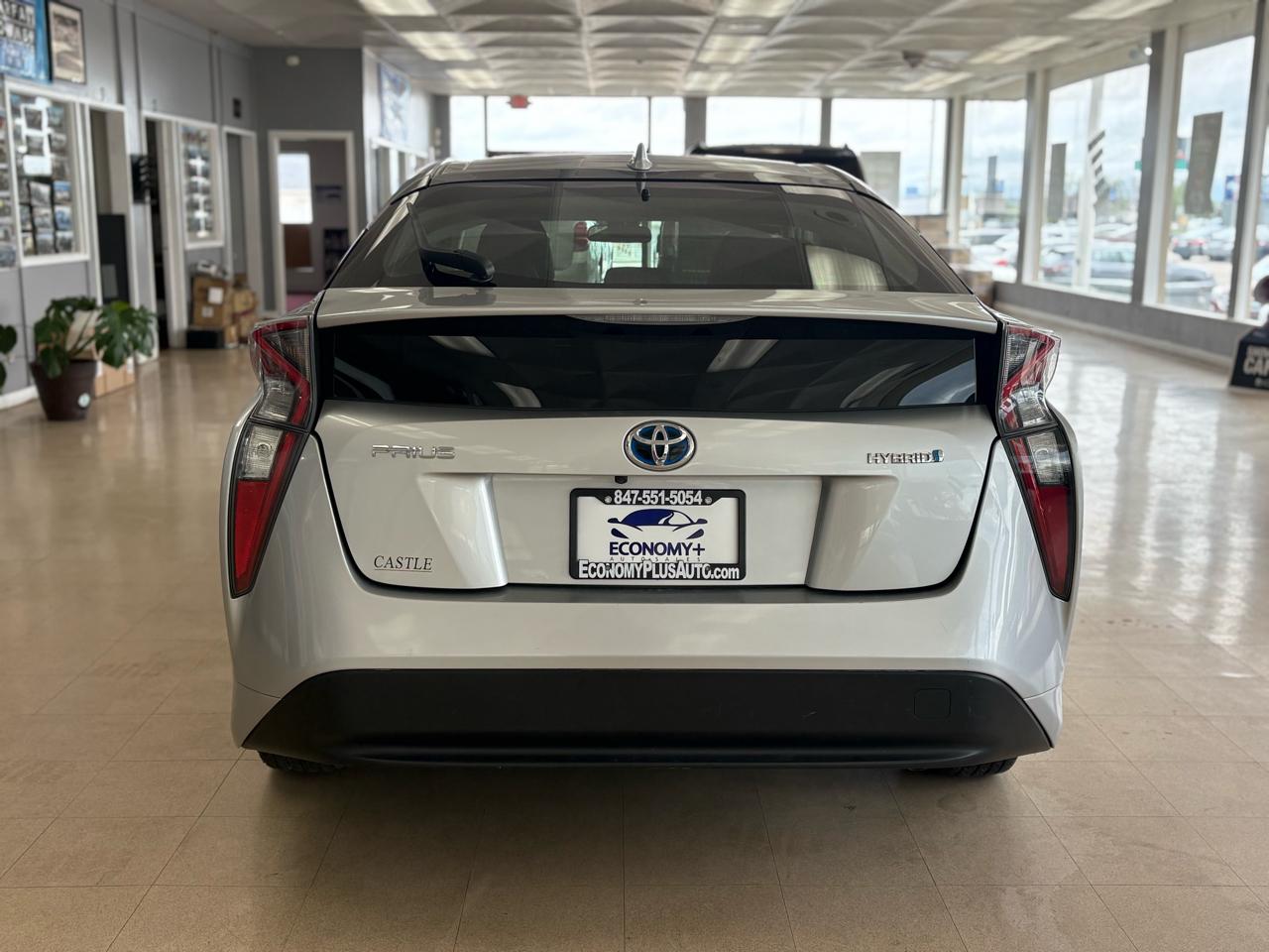 Toyota Prius Two (Natl) 2017