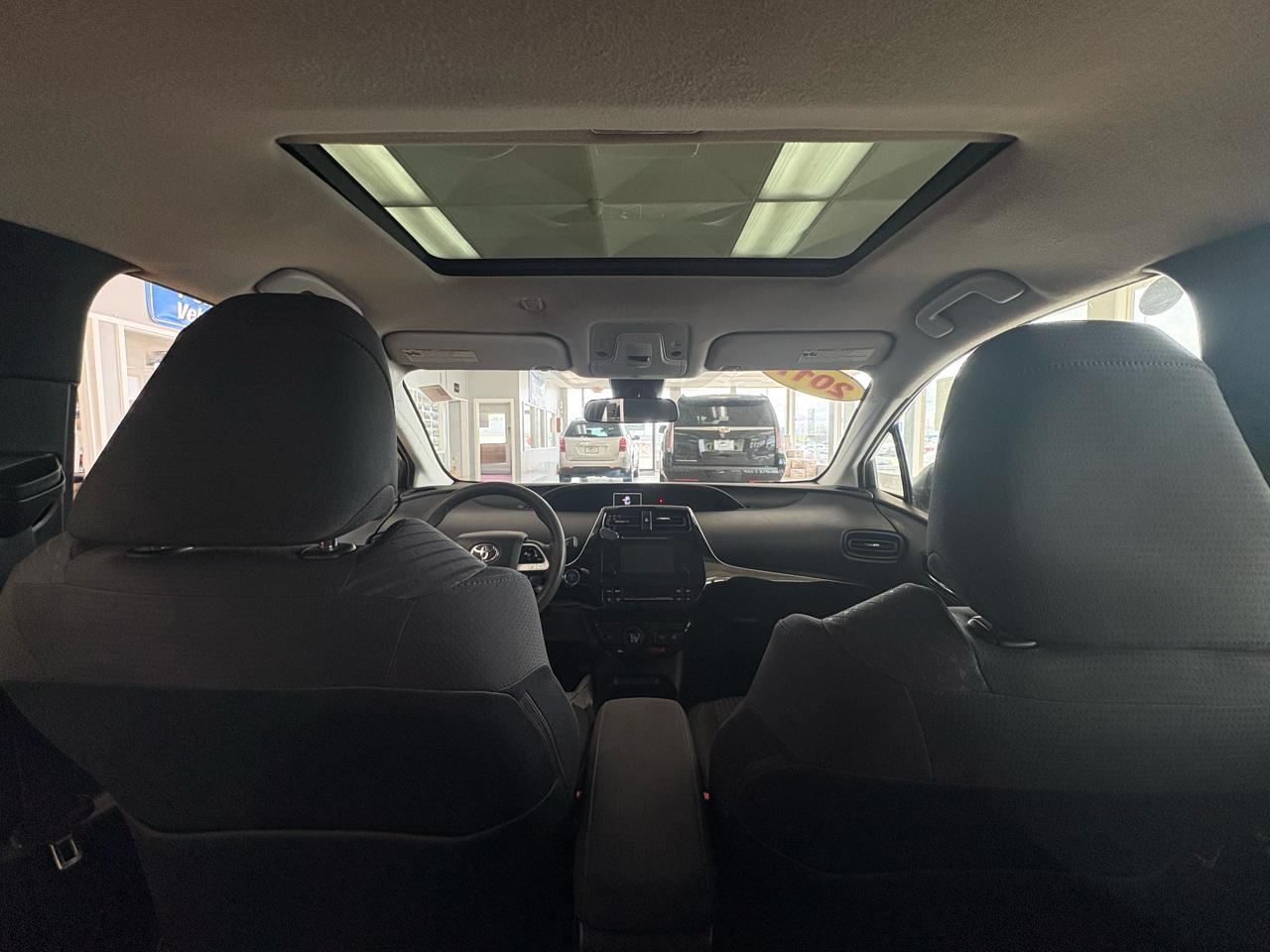 Toyota Prius Two (Natl) 2017