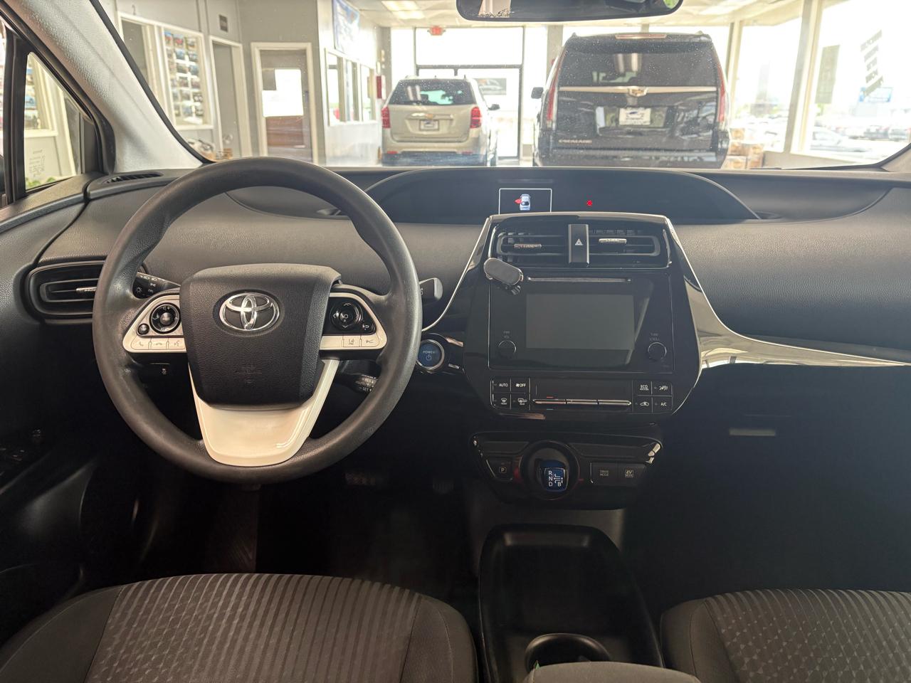 Toyota Prius Two (Natl) 2017