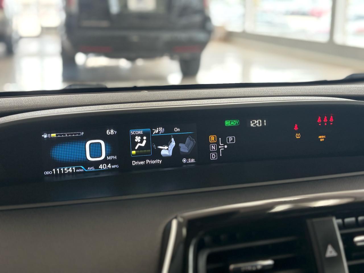Toyota Prius Two (Natl) 2017