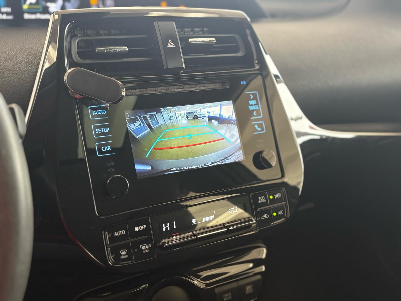Toyota Prius Two (Natl) 2017