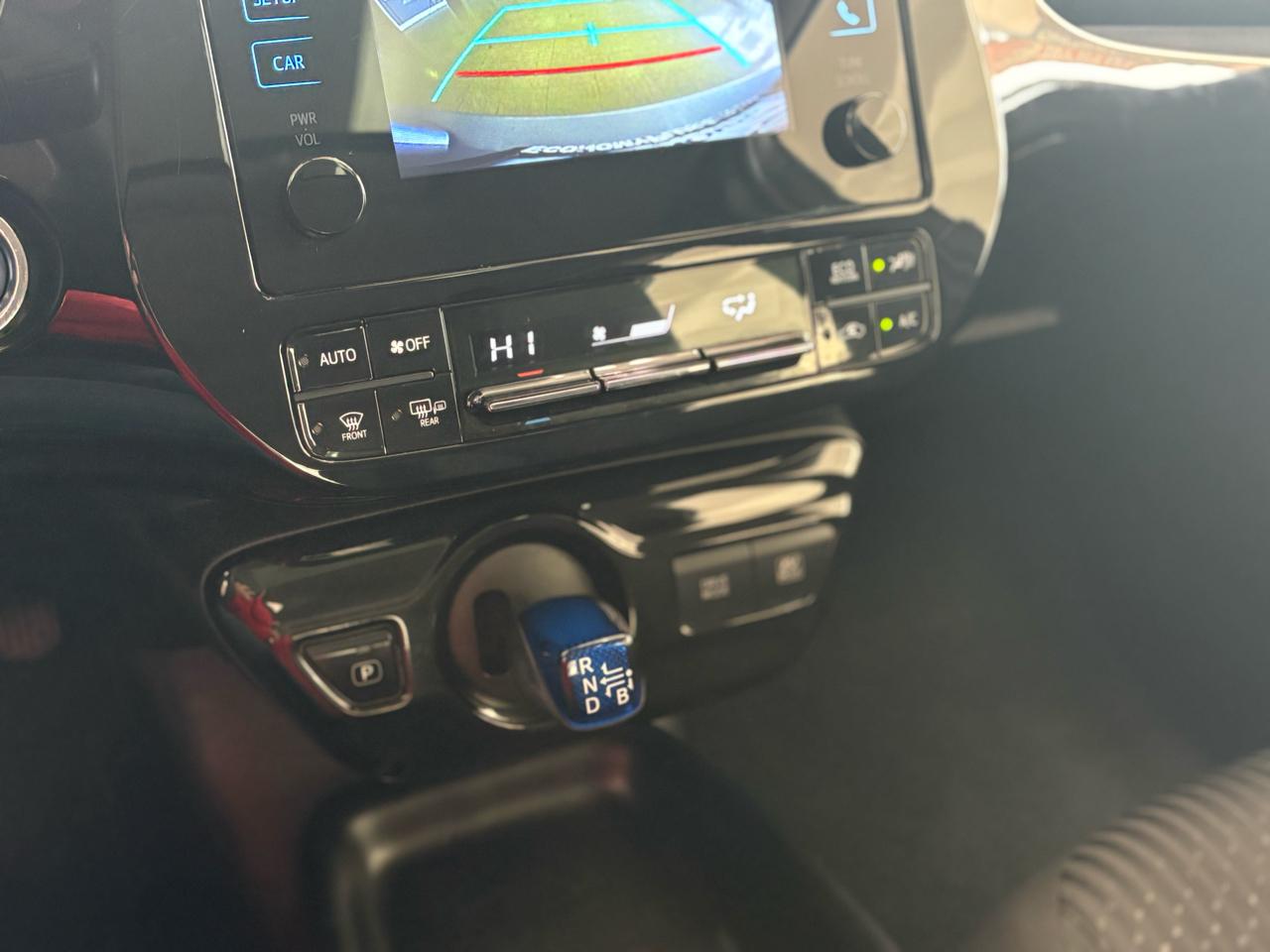 Toyota Prius Two (Natl) 2017
