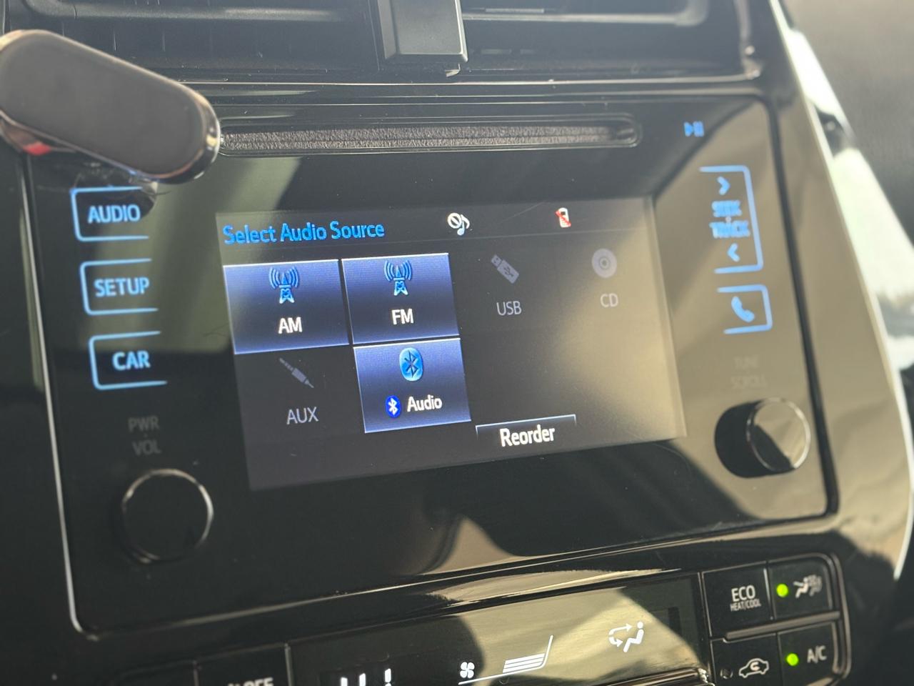 Toyota Prius Two (Natl) 2017