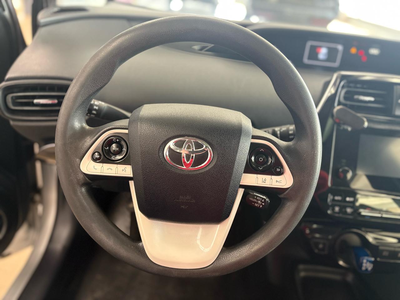 Toyota Prius Two (Natl) 2017