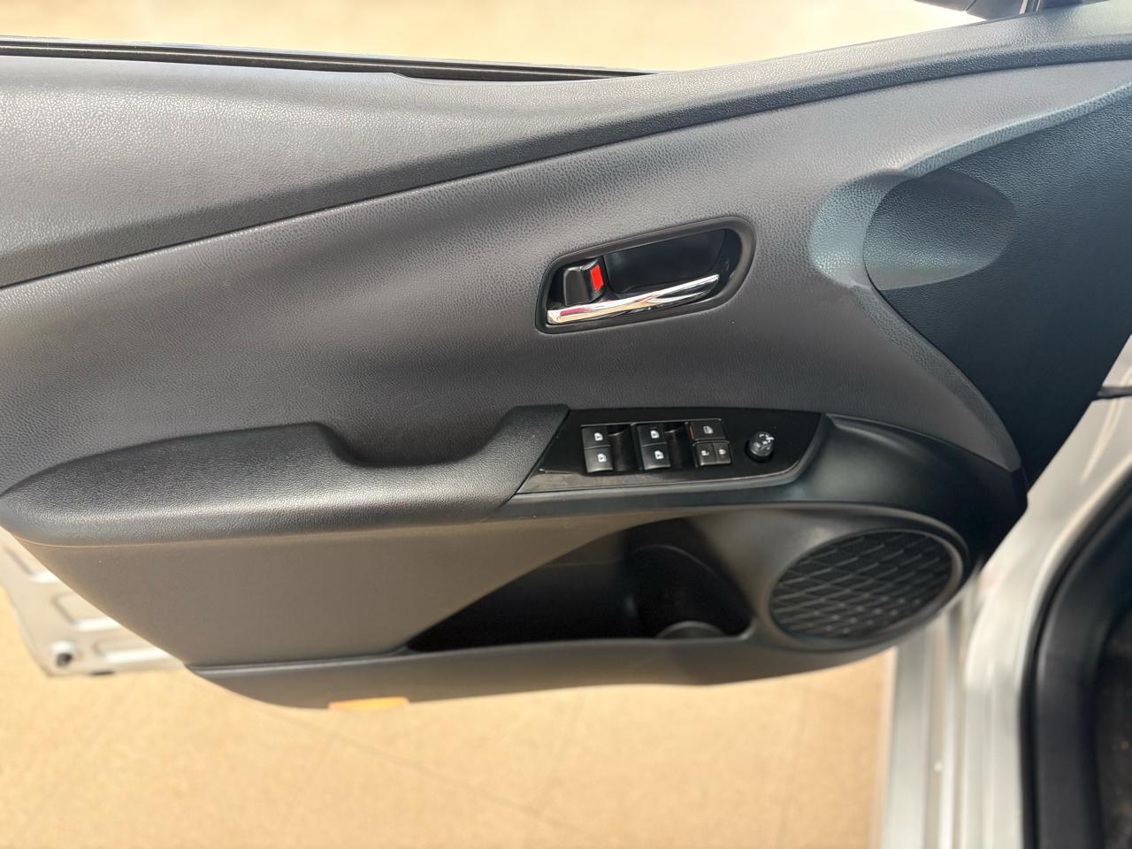 Toyota Prius Two (Natl) 2017