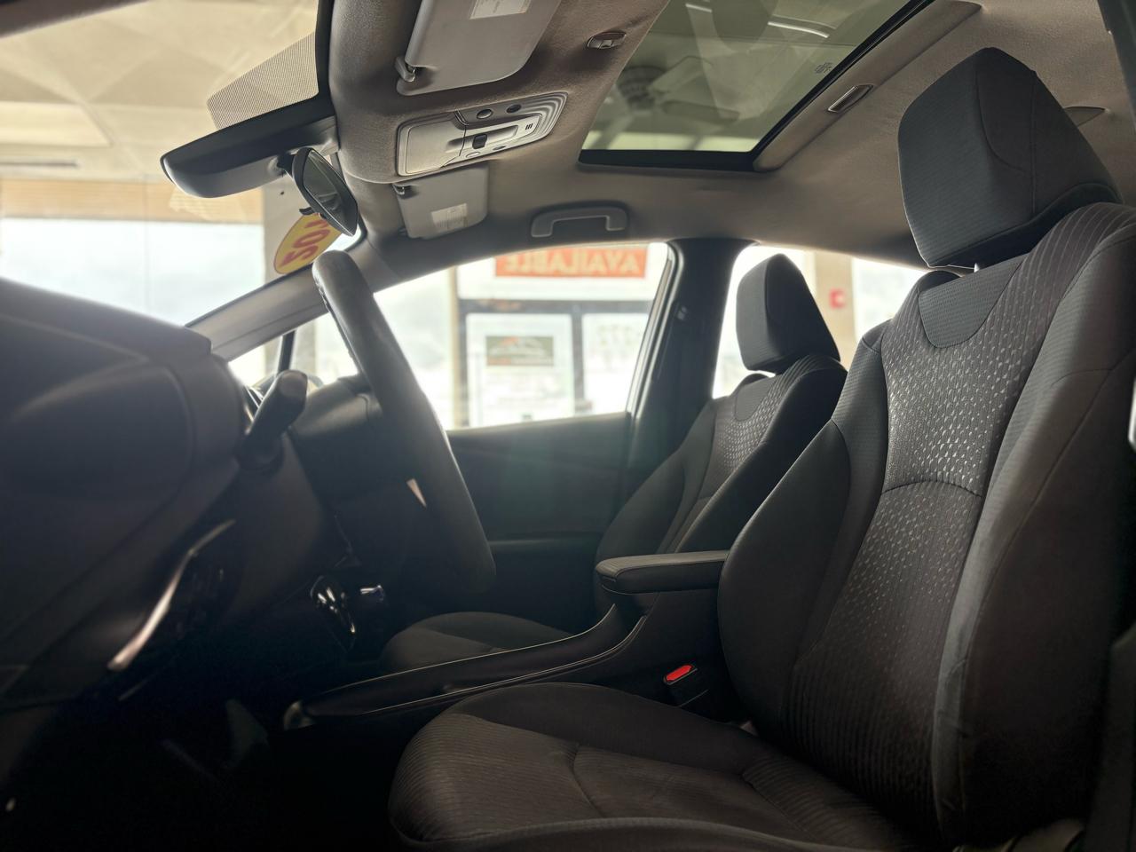 Toyota Prius Two (Natl) 2017