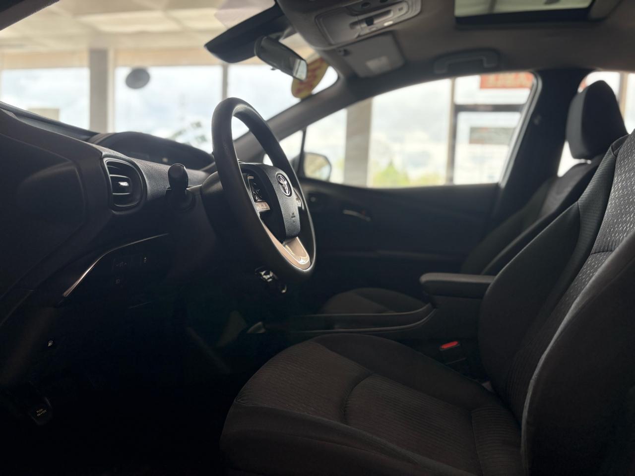 Toyota Prius Two (Natl) 2017