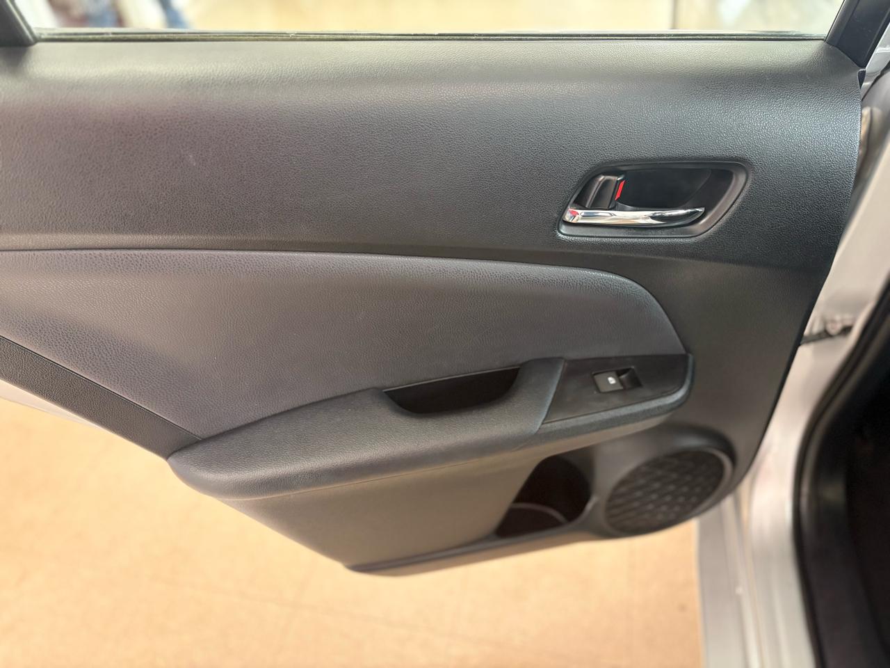 Toyota Prius Two (Natl) 2017