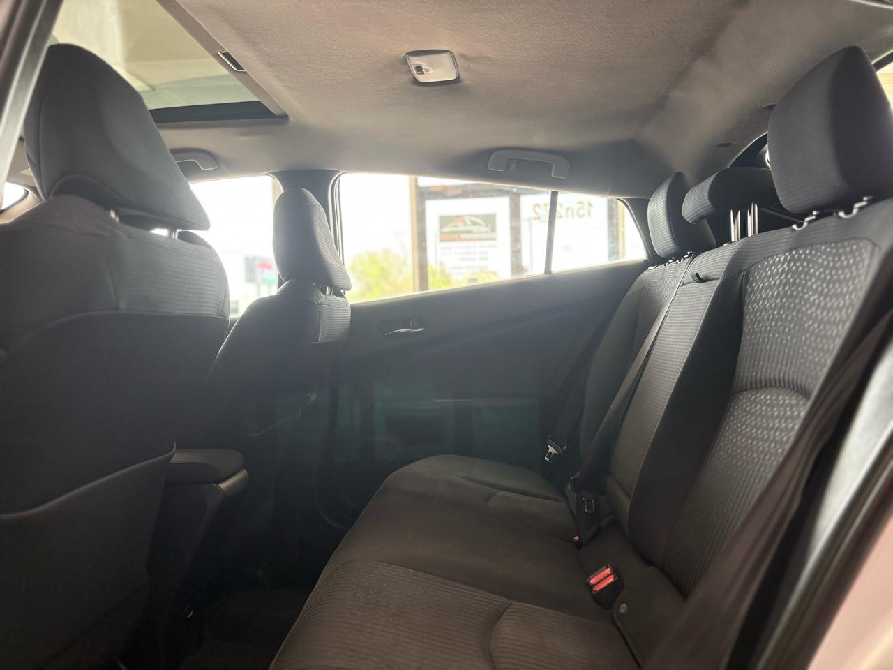 Toyota Prius Two (Natl) 2017