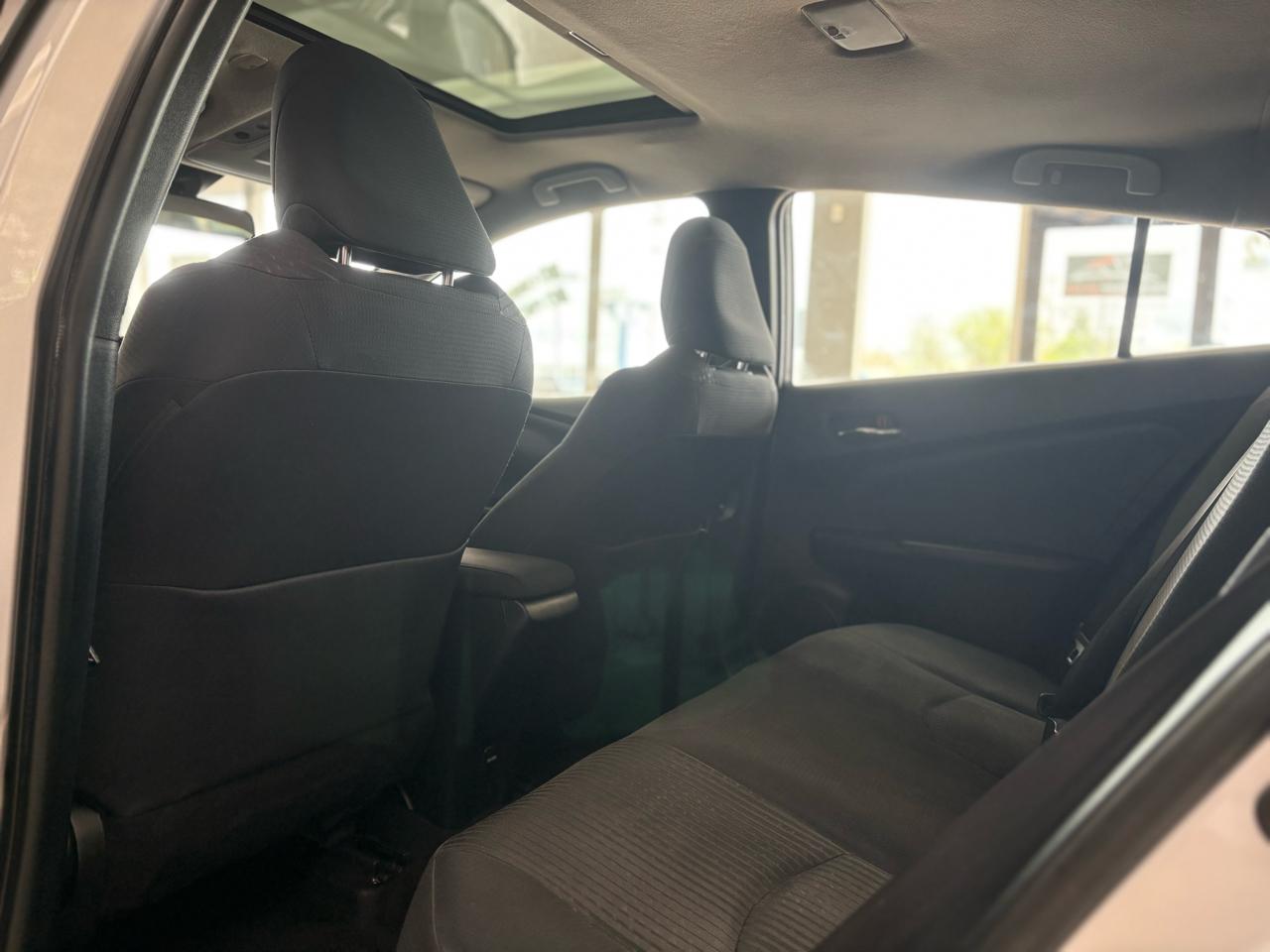 Toyota Prius Two (Natl) 2017
