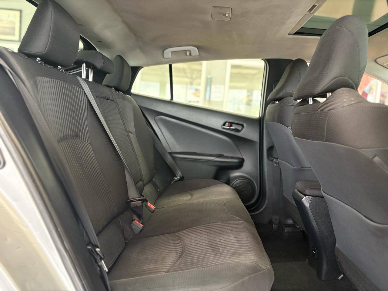 Toyota Prius Two (Natl) 2017