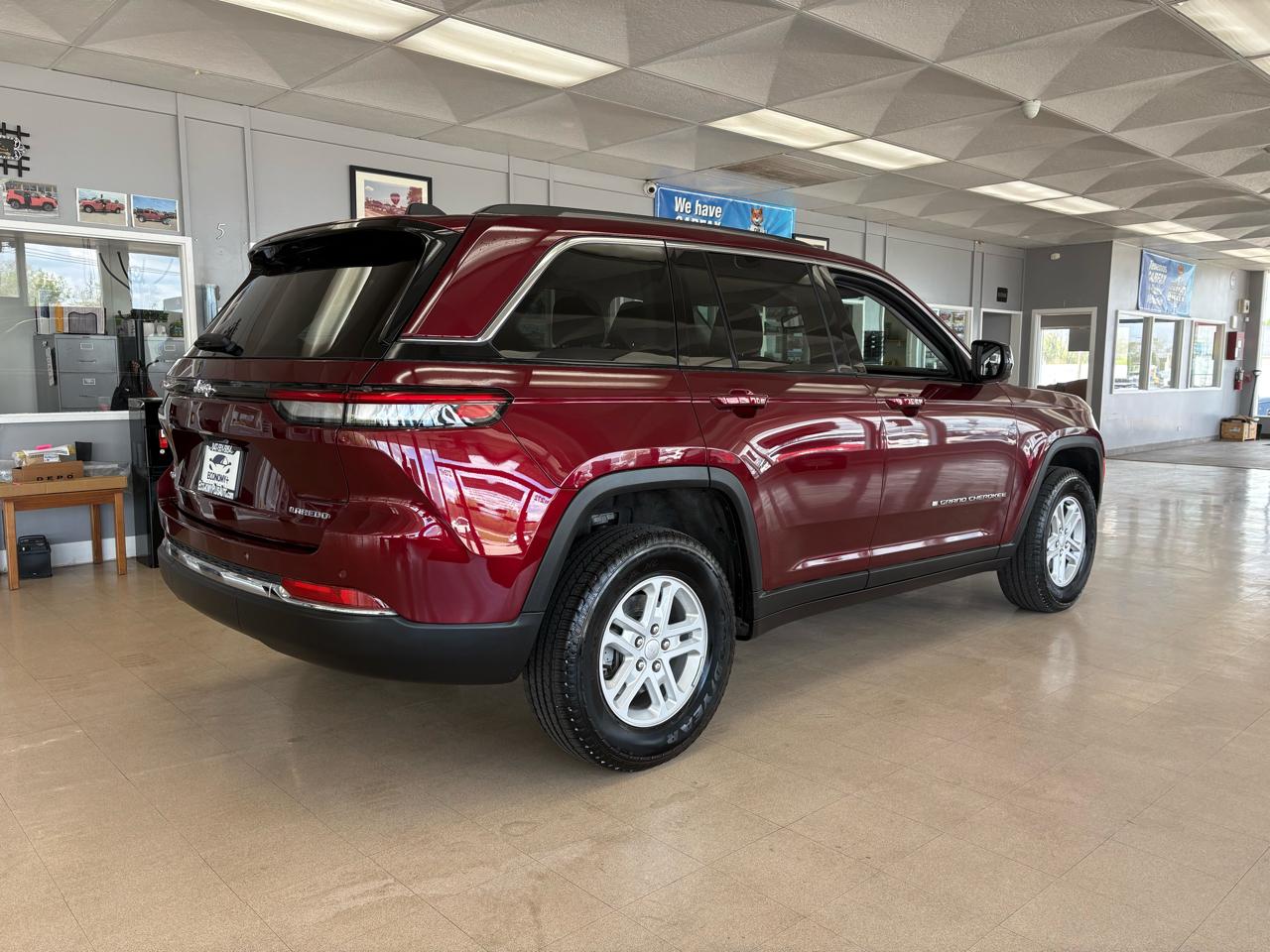 Jeep Grand Cherokee Laredo 4x4 2023
