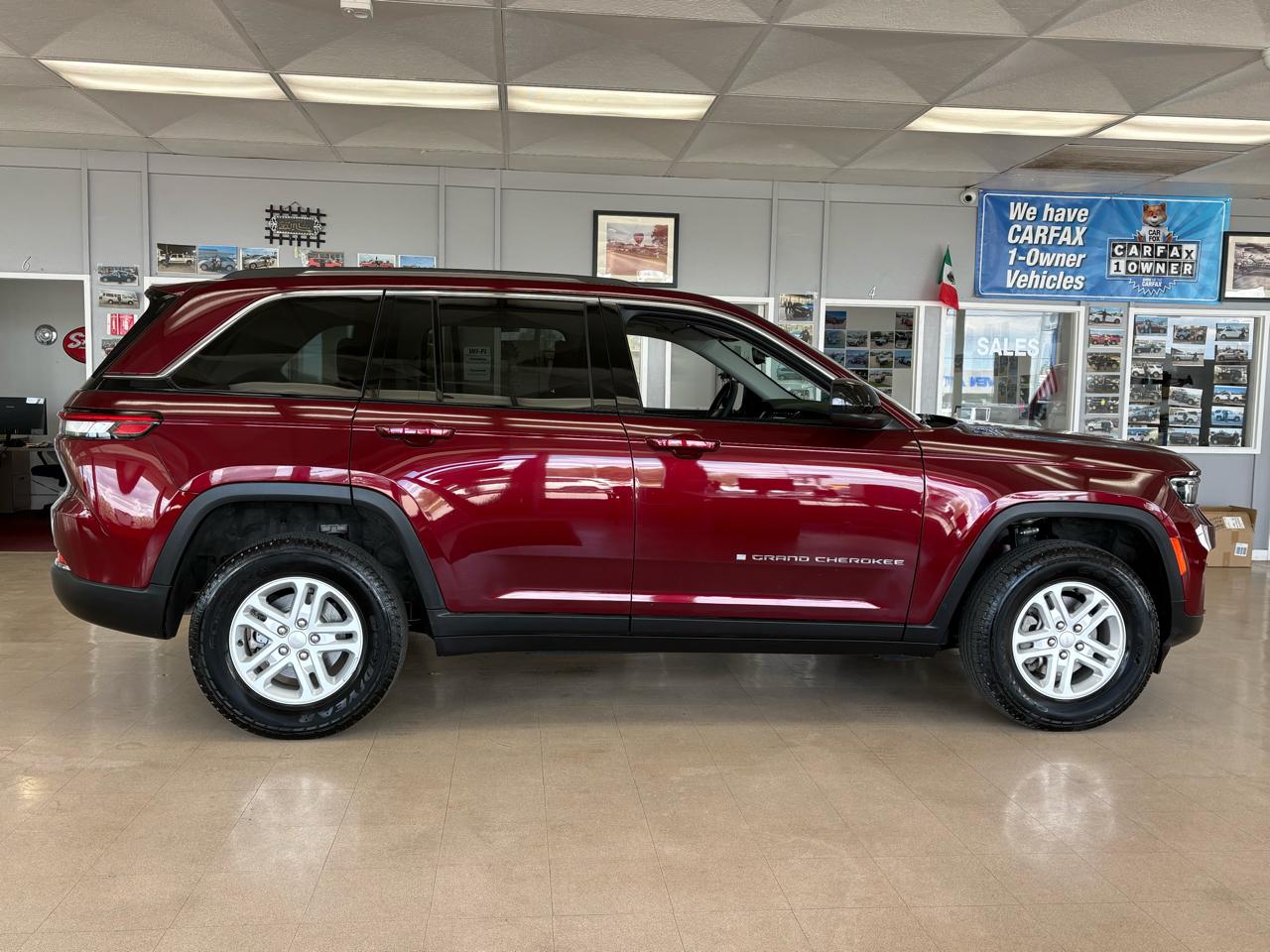 Jeep Grand Cherokee Laredo 4x4 2023