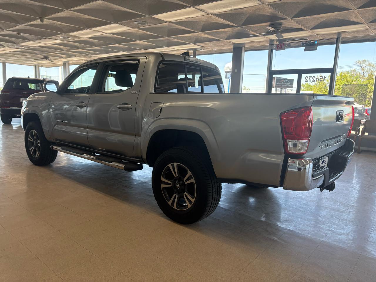 Toyota Tacoma 2WD Double Cab V6 AT SR5 (Natl) 2016