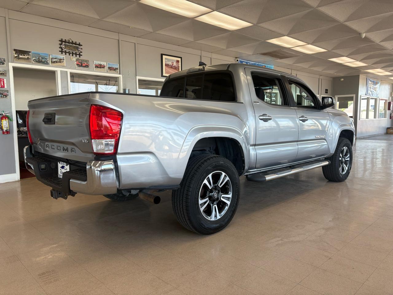 Toyota Tacoma 2WD Double Cab V6 AT SR5 (Natl) 2016