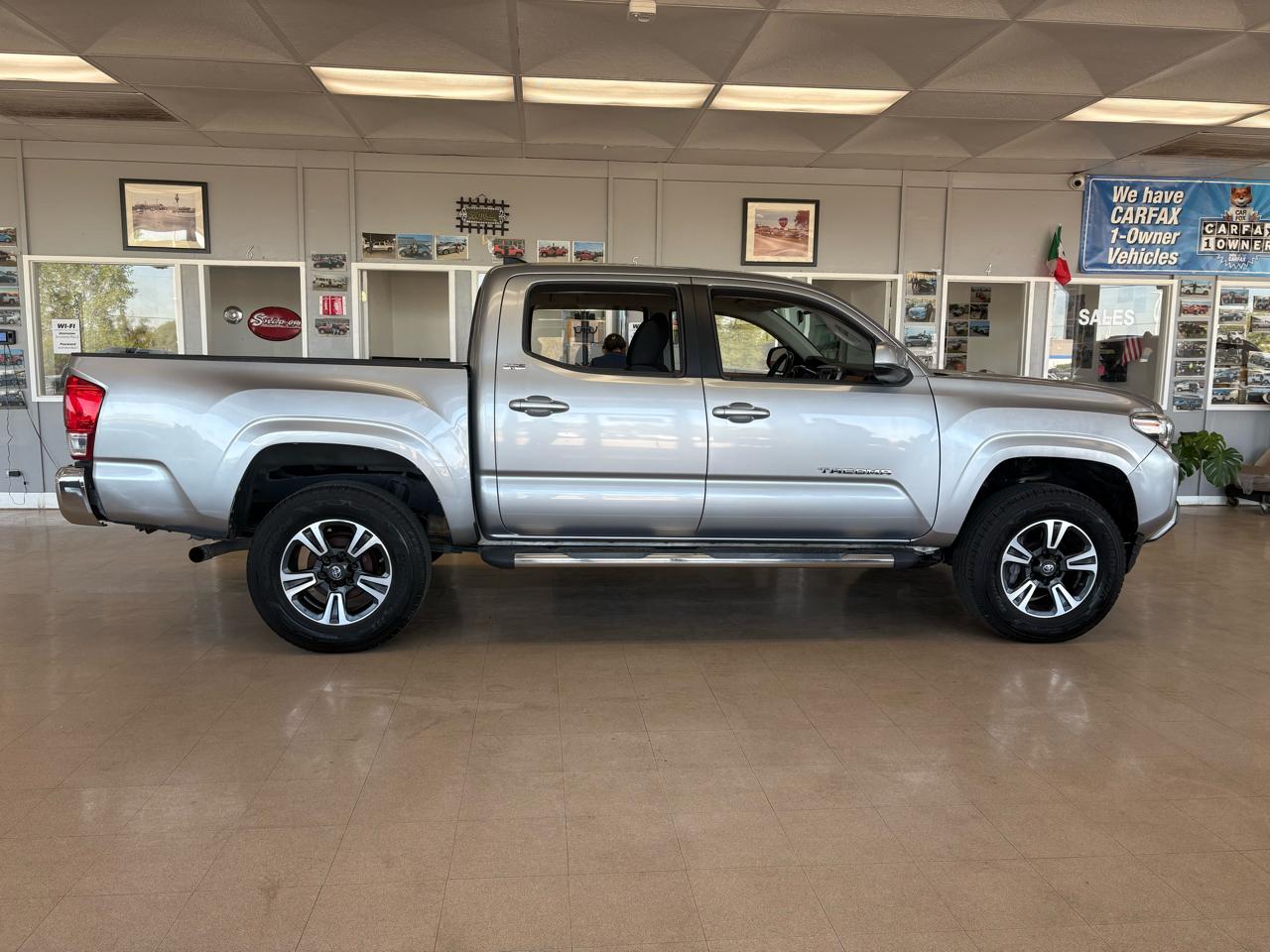 Toyota Tacoma 2WD Double Cab V6 AT SR5 (Natl) 2016