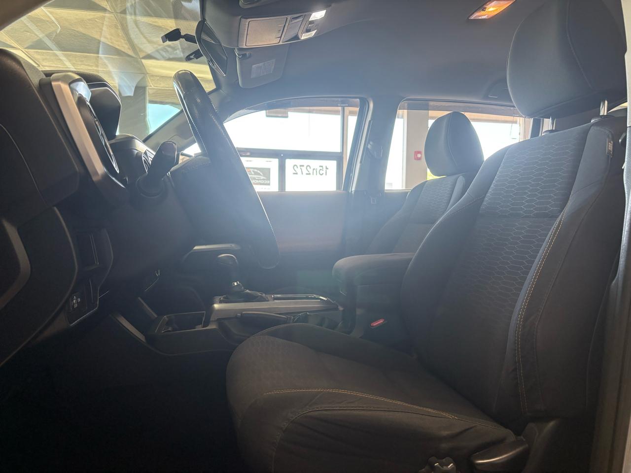 Toyota Tacoma 2WD Double Cab V6 AT SR5 (Natl) 2016