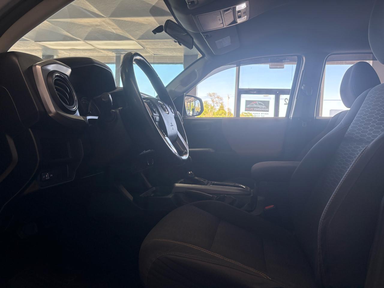 Toyota Tacoma 2WD Double Cab V6 AT SR5 (Natl) 2016