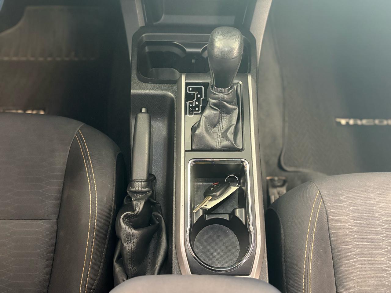 Toyota Tacoma 2WD Double Cab V6 AT SR5 (Natl) 2016