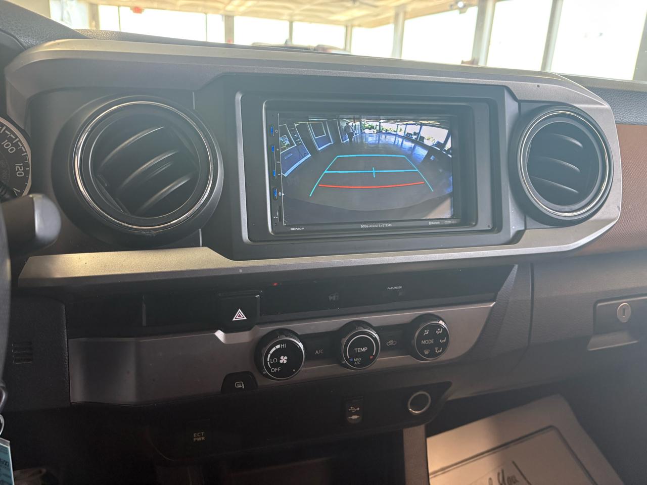 Toyota Tacoma 2WD Double Cab V6 AT SR5 (Natl) 2016