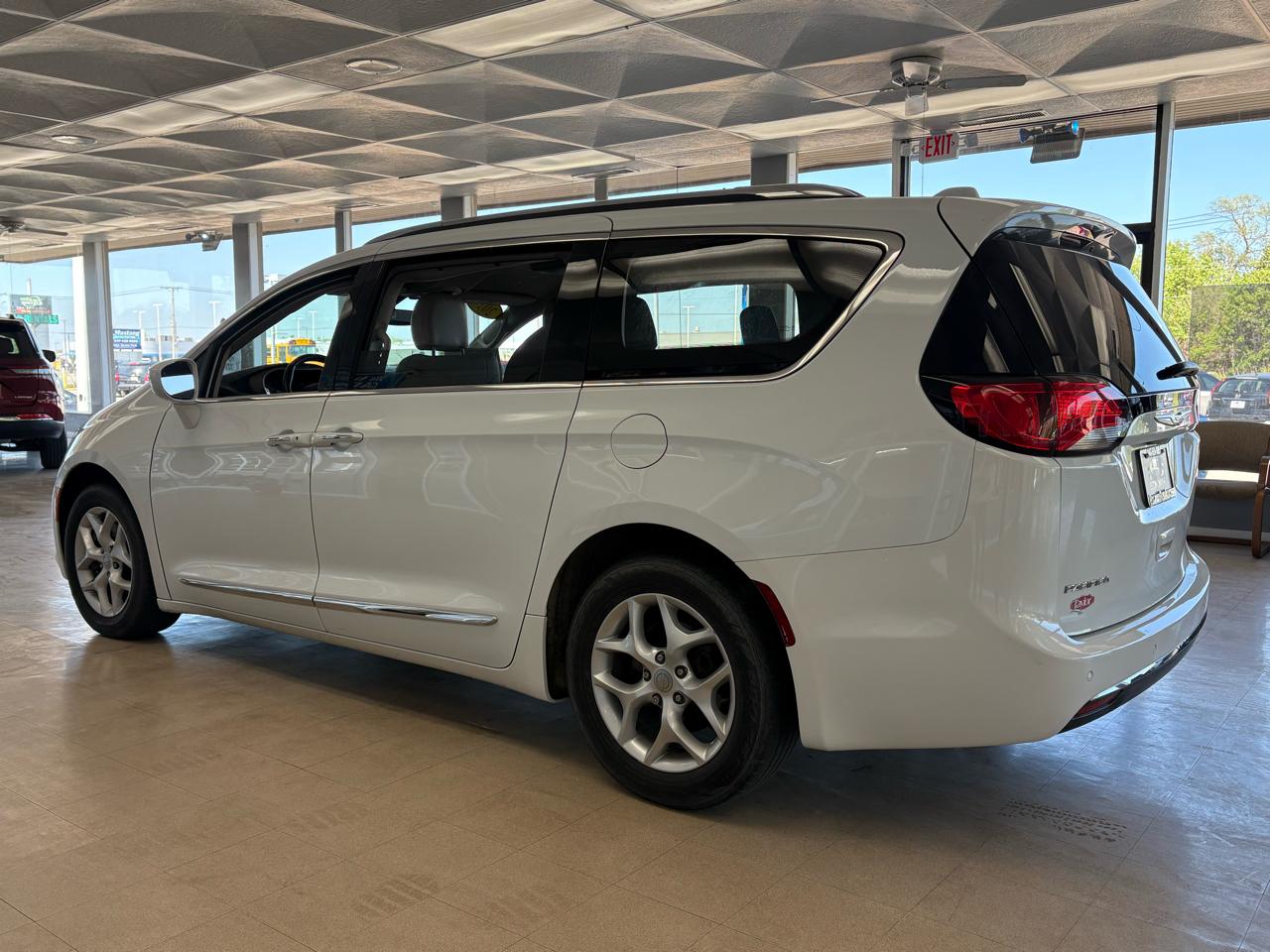 Chrysler Pacifica Touring L FWD 2018