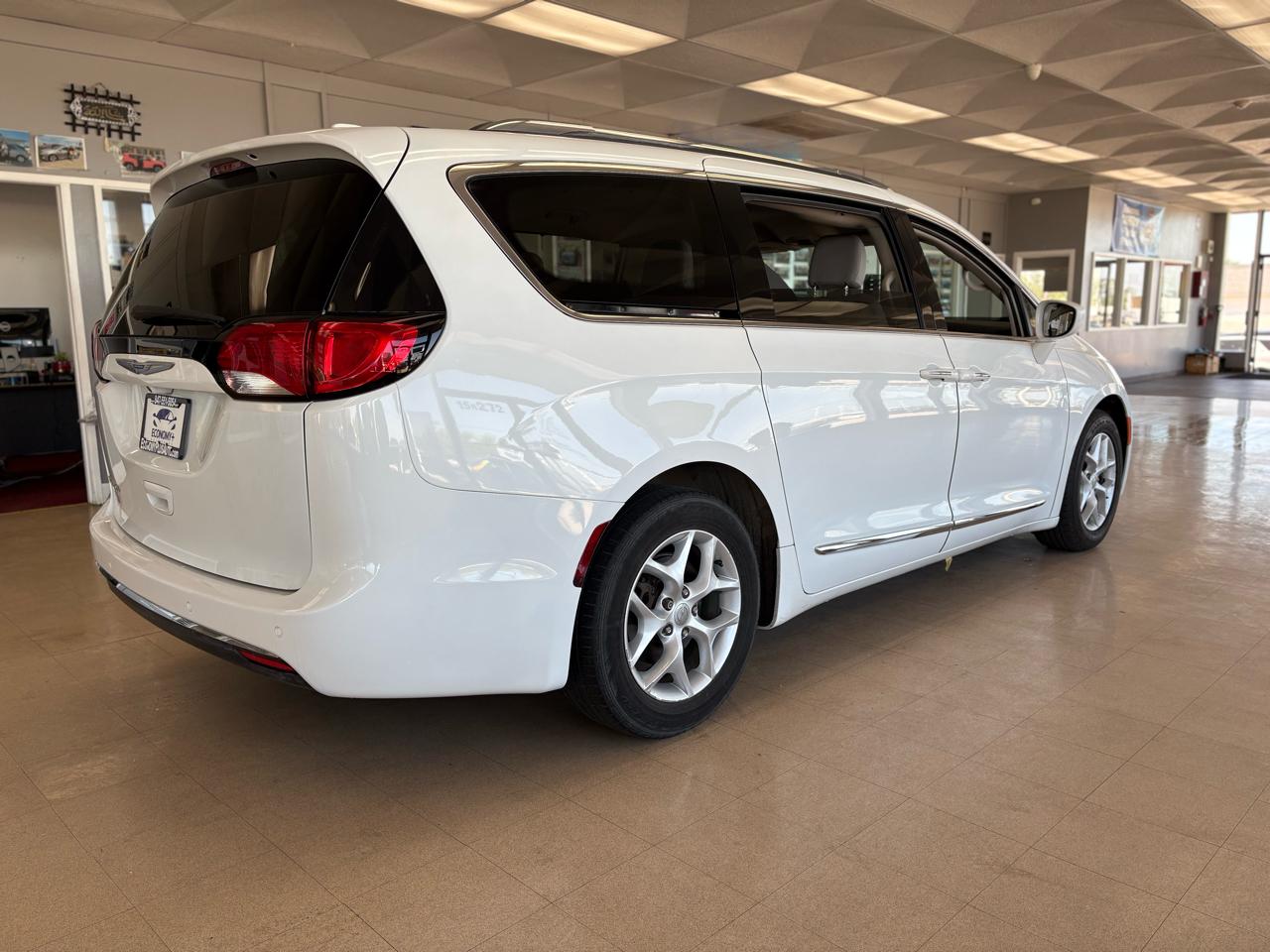 Chrysler Pacifica Touring L FWD 2018