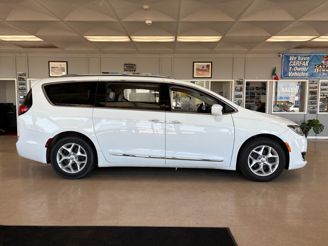 Chrysler Pacifica Touring L FWD 2018