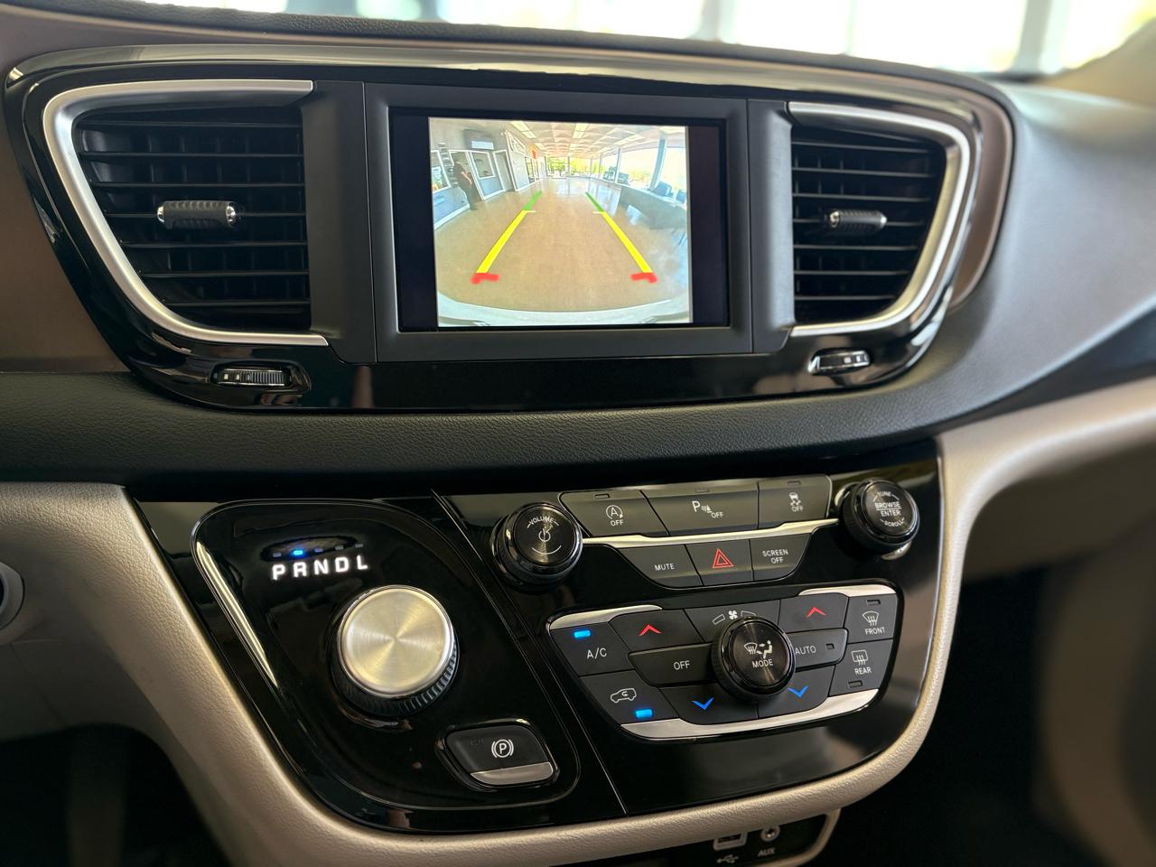 Chrysler Pacifica Touring L FWD 2018