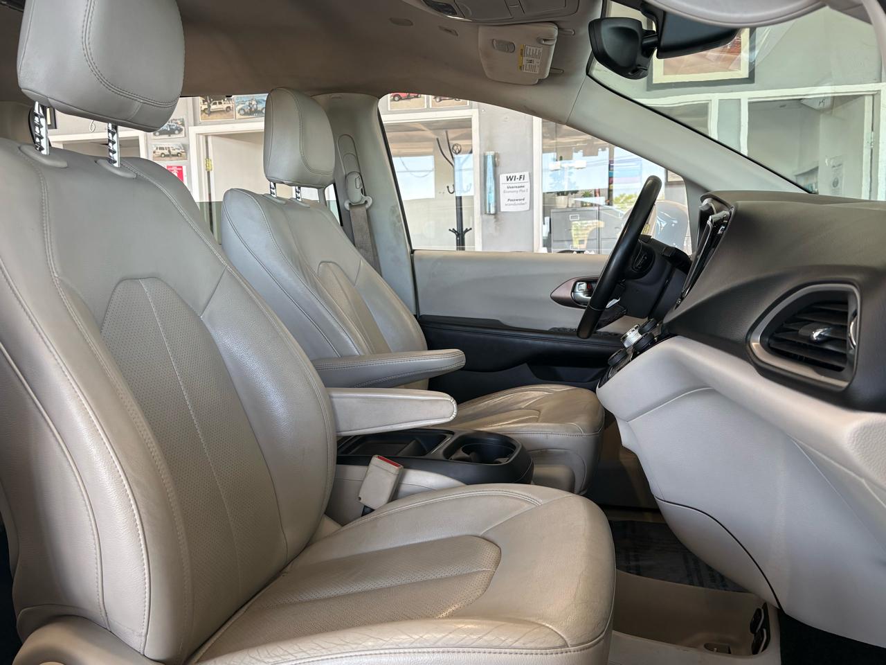 Chrysler Pacifica Touring L FWD 2018