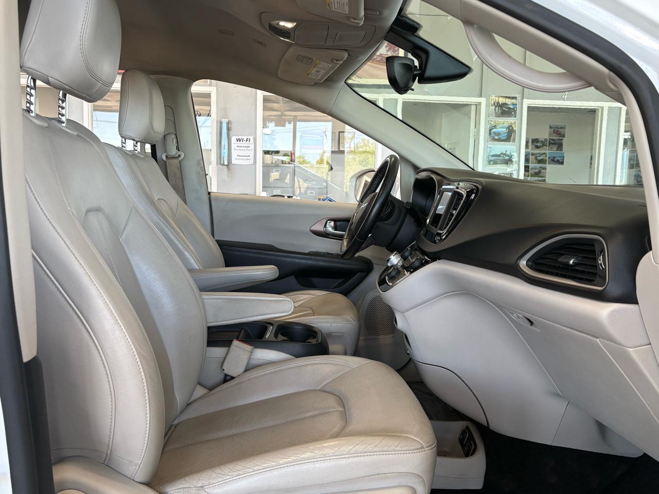 Chrysler Pacifica Touring L FWD 2018
