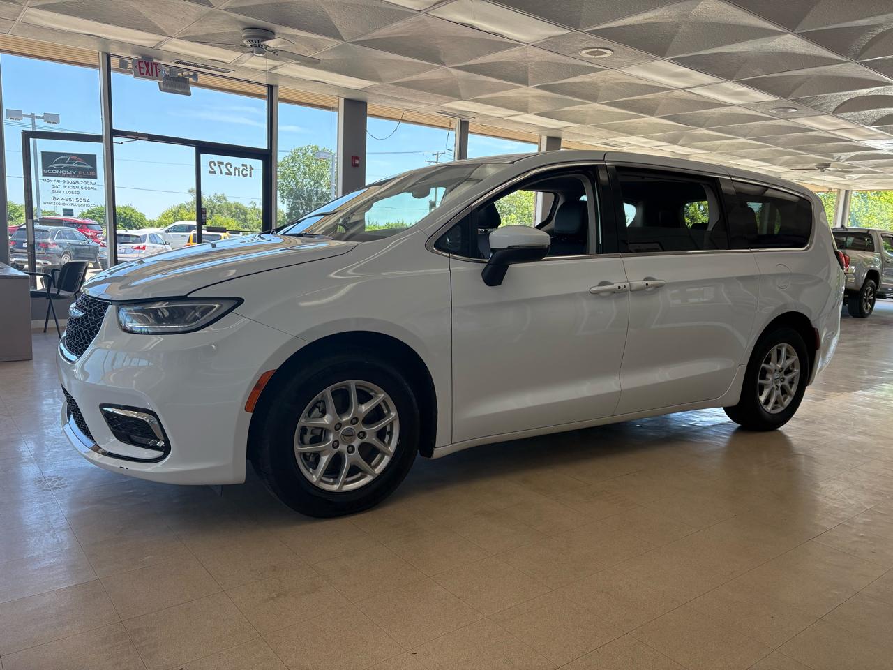 Chrysler Pacifica Touring L FWD 2023