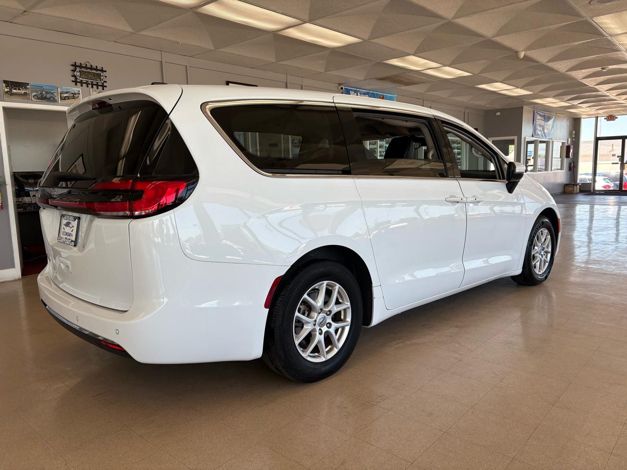 Chrysler Pacifica Touring L FWD 2023