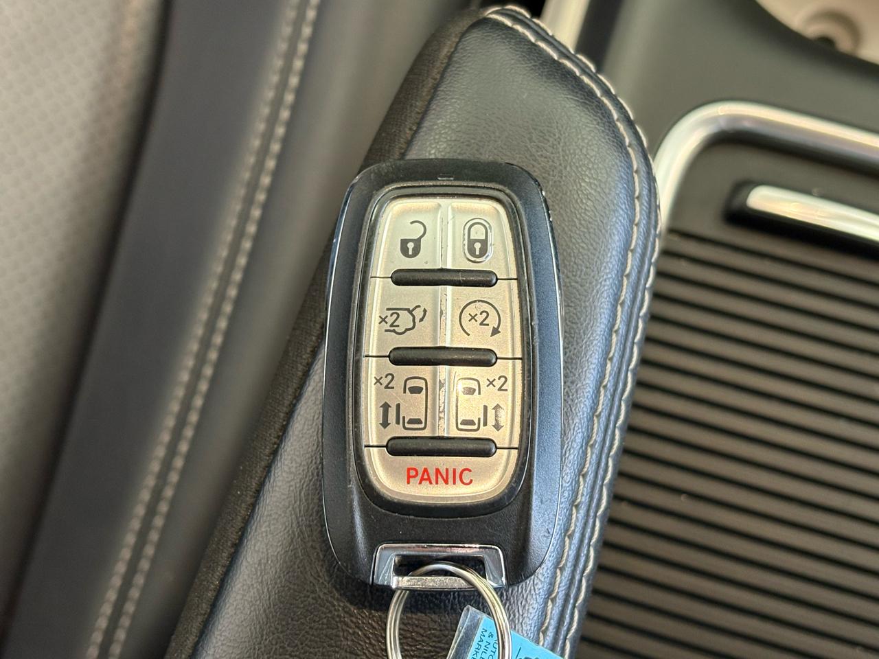 Chrysler Pacifica Touring L FWD 2023