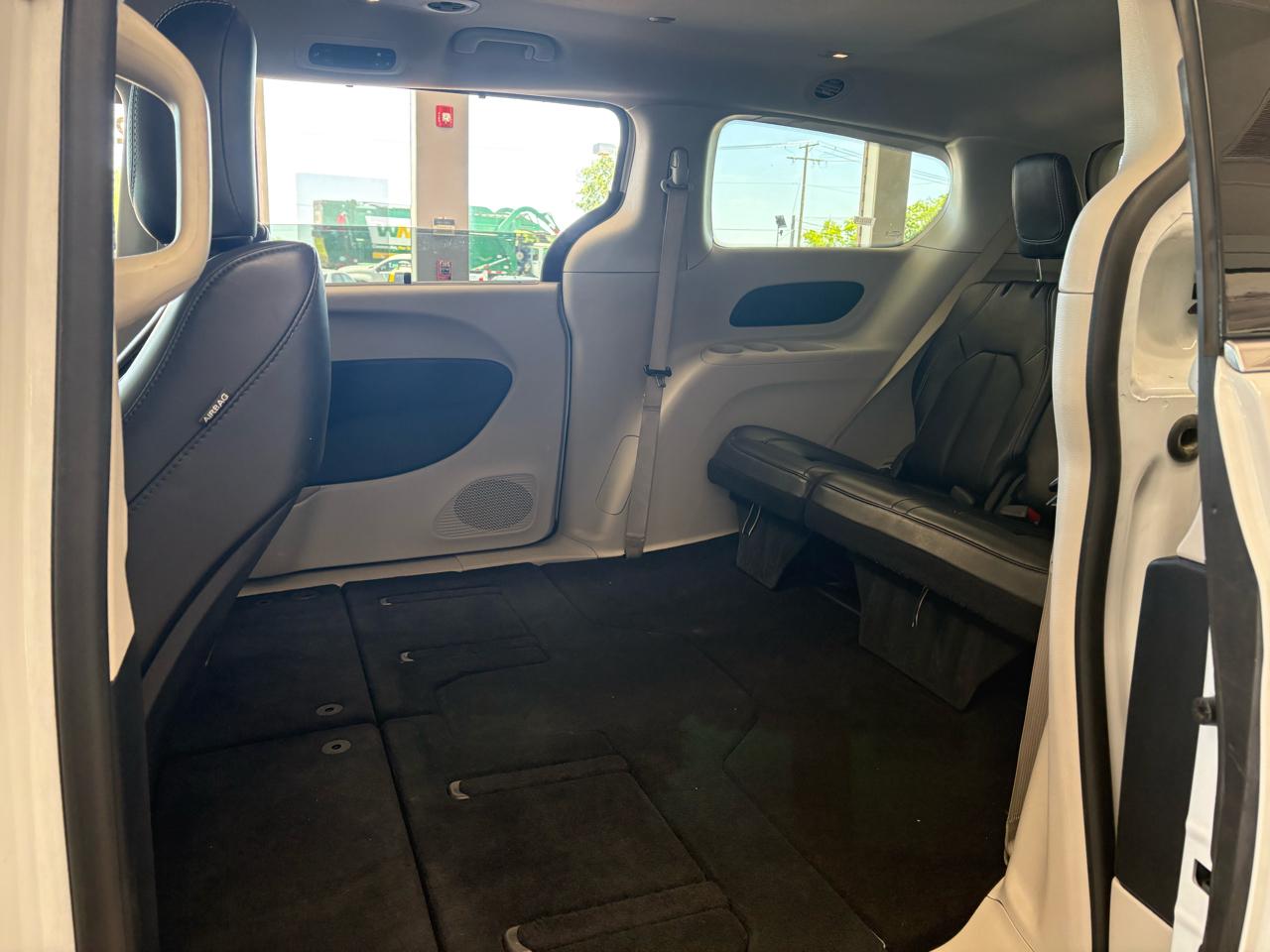 Chrysler Pacifica Touring L FWD 2023