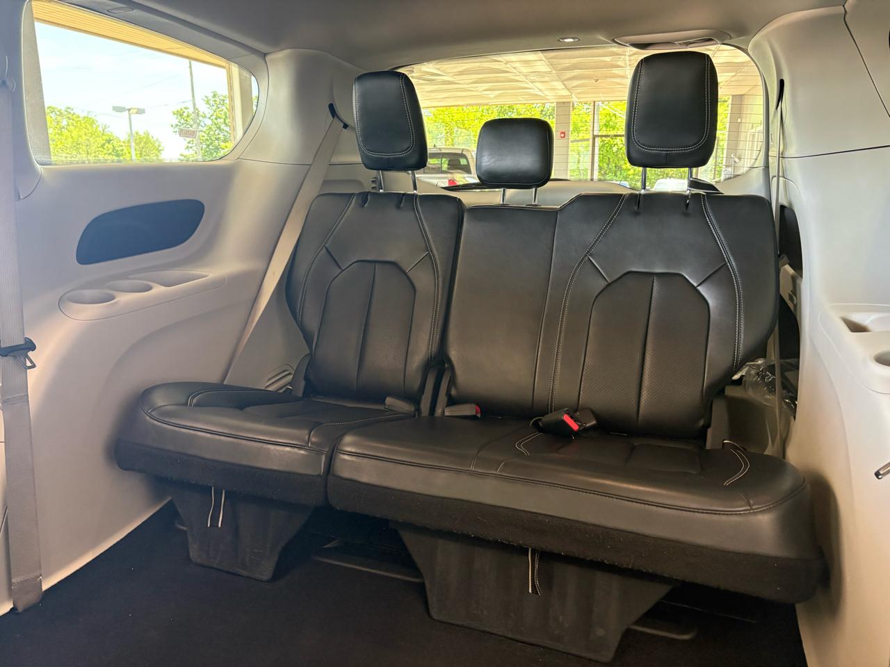 Chrysler Pacifica Touring L FWD 2023