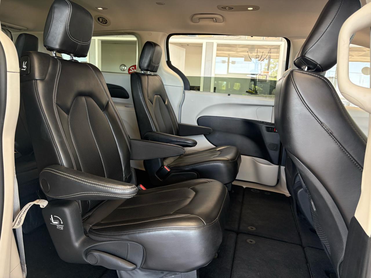 Chrysler Pacifica Touring L FWD 2023